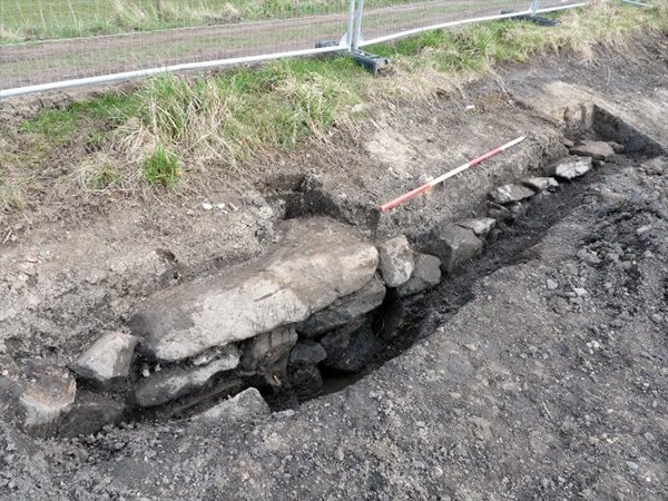 Revetment Wall Supporting Current Track