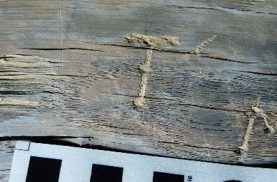 Engraved letters ‘H R’ – with inverted V shape