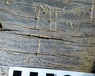 Engraved letters ‘H R’ – with inverted V shape