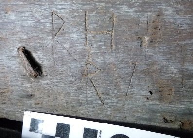 Engraved letters ‘M R’ arranged vertically